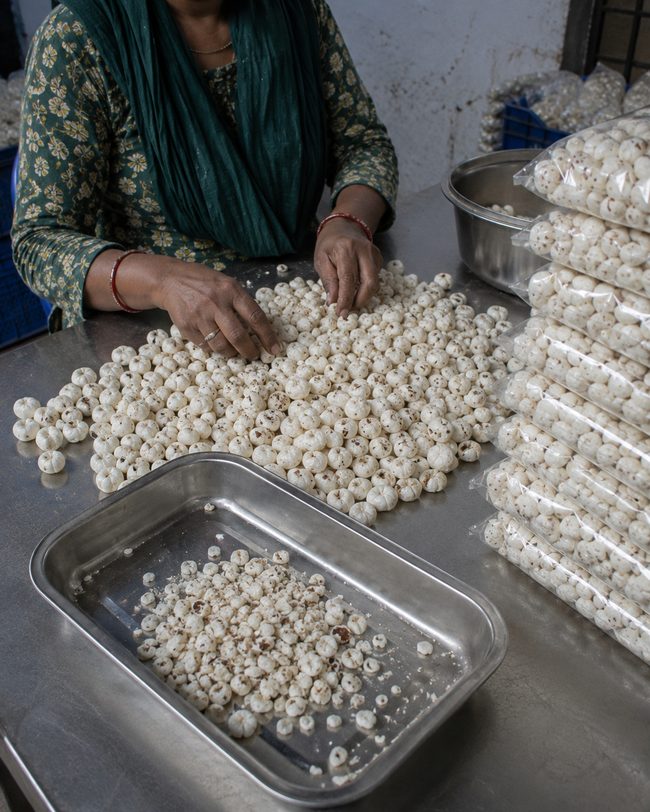 Packing finished makhana